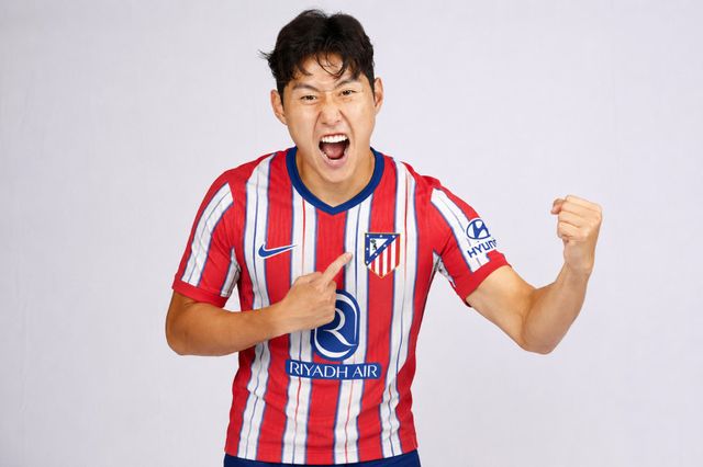 이강인의 아틀레티코 마드리드 입단을 가정해 기존 PSG 입단 사진에 AI 활용해 생성한 사진으로, 이강인의 아틀레티코 마드리드 실제 입단과는 관련이 없습니다.