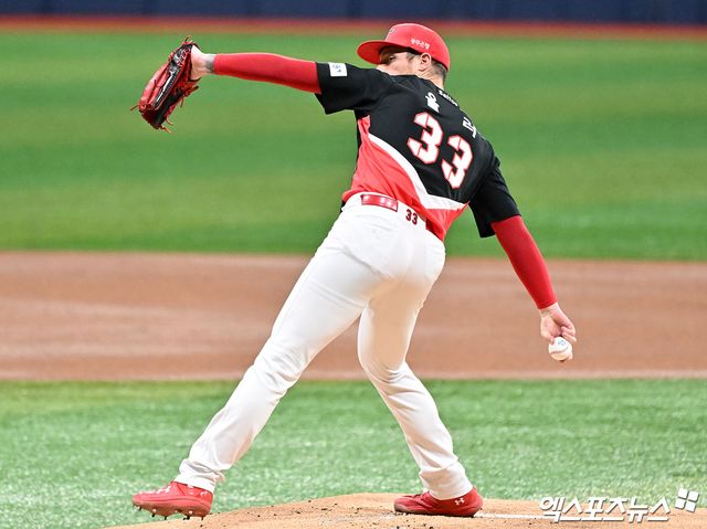 KIA 타이거즈 외국인 투수 아담 올러가 23일 서울 고척스카이돔에서 열린 2026 신한 SOL KBO리그 키움과의 팀 간 7차전에 선발등판, 6이닝 1실점 호투로 팀의 7-2 승리를 이끌었다. 사진 김한준 기자