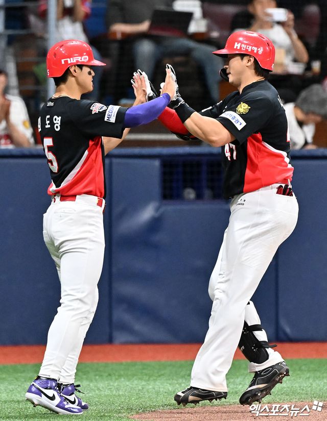 23일 오후 서울 구로구 고척스카이돔에서 열린 '2026 신한 SOL Bank KBO리그' KIA 타이거즈와 키움 히어로즈의 경기, 3회초 2사 1루 KIA 나성범이 투런 홈런을 날린 후 기뻐하고 있다. 엑스포츠뉴스 DB