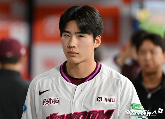 8일 오후 서울 구로구 고척스카이돔에서 열린 '2026 신한 SOL Bank KBO리그' KT 위즈와 키움 히어로즈의 경기, 예비군 훈련을 마친 키움 이주형이 경기에 합류해 더그아웃에서 준비를 하고 있다. 엑스포츠뉴스 DB