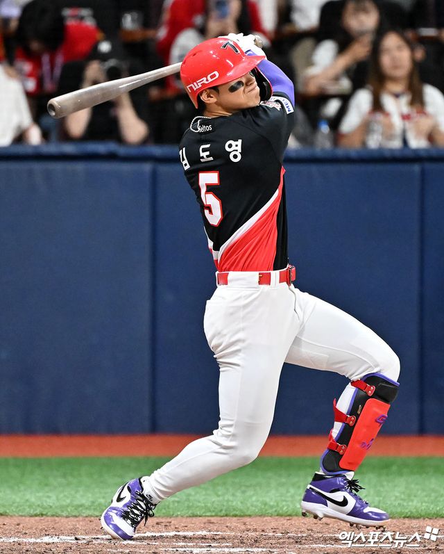 23일 오후 서울 구로구 고척스카이돔에서 열린 '2026 신한 SOL Bank KBO리그' KIA 타이거즈와 키움 히어로즈의 경기, 5회초 2사 1루 KIA 김도영이 중전안타를 날리고 있다. 엑스포츠뉴스 DB