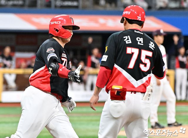 23일 오후 서울 구로구 고척스카이돔에서 열린 '2026 신한 SOL Bank KBO리그' KIA 타이거즈와 키움 히어로즈의 경기, 3회초 2사 1루 KIA 나성범이 투런 홈런을 날린 후 그라운드를 돌고 있다. 엑스포츠뉴스 DB