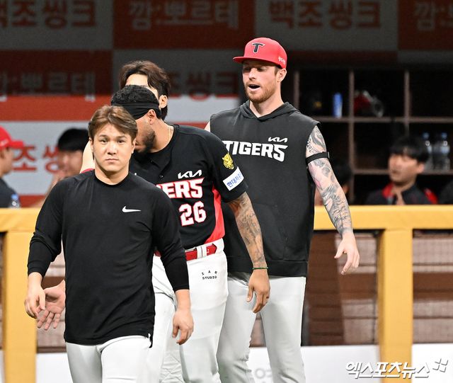 23일 오후 서울 구로구 고척스카이돔에서 열린 '2026 신한 SOL Bank KBO리그' KIA 타이거즈와 키움 히어로즈의 경기, KIA가 키움에 7:3으로 승리하며 연승을 기록했다. 이날 경기에서 승리한 KIA 선수들이 기뻐하고 있다. 엑스포츠뉴스 DB