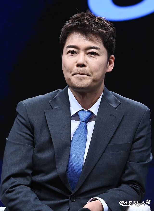 방송인 전현무