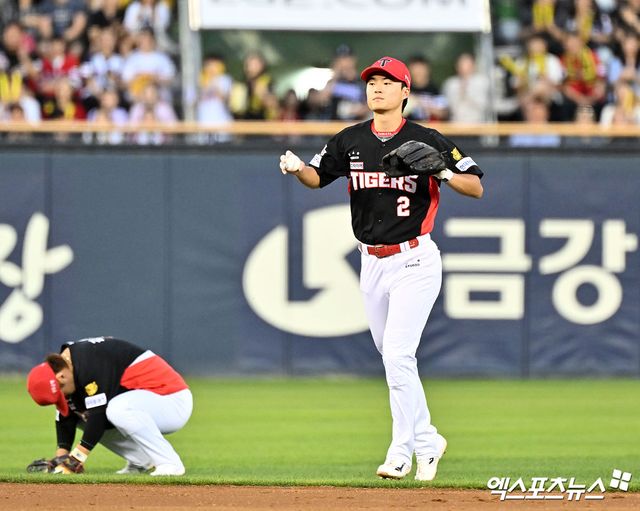 29일 오후 서울 송파구 잠실야구장에서 열린 '2026 신한 SOL Bank KBO리그' KIA 타이거즈와 LG 트윈스의 경기, 4회말 무사 만루 KIA 박민이 LG 오스틴의 타구를 잡고 있다. 엑스포츠뉴스 DB