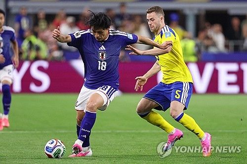 일본은 끝까지 한국을 도와주지 않았다. 일본이 스웨덴과의 조별리그 최종전(3차전)에서 두 골 차 이상의 승리를 거둬야 한국의 32강 진출 가능성이 높아질 수 있었지만, 두 팀의 경기가 무승부로 끝나면서 스웨덴의 32강행이 확정됐다. 같은 시간 열린 네덜란드와 튀니지의 경기는 네덜란드의 3-1 승리로 마무리됐다. F조 1위 네덜란드는 32강에서 모로코를, 2위 일본은 브라질을 만나게 됐다. 사진 연합뉴스