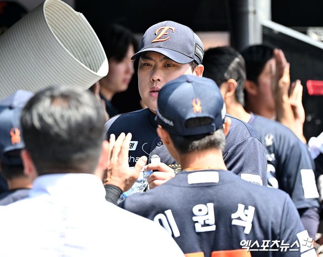 한화 이글스 좌완투수 류현진이 28일 인천SSG랜더스필드에서 열린 2026 신한 SOL KBO리그 SSG 랜더스와의 정규시즌 11차전에 선발 등판해 6이닝 6피안타 무사사구 7탈삼진 1실점을 기록했다. 팀이 마지막까지 리드를 지킨다면 시즌 9승째를 올리게 된다. 엑스포츠뉴스 DB