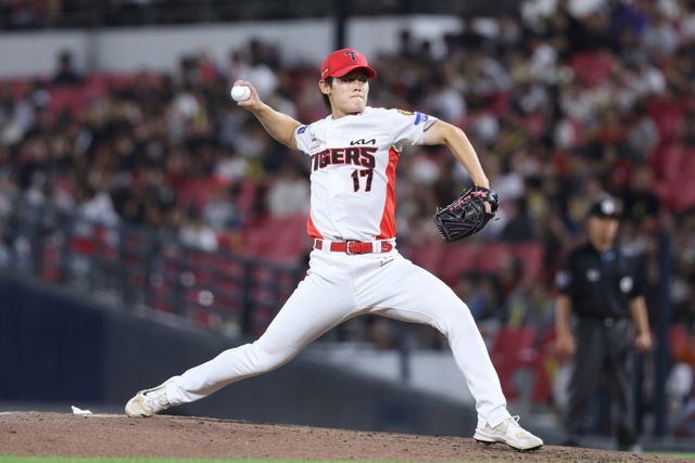 4일 오후 광주-KIA챔피언스필드에서 열린 '2026 신한 SOL KBO리그' 롯데 자이언츠와 KIA 타이거즈의 경기, KIA 김현수가 공을 힘차게 던지고 있다. KIA 타이거즈