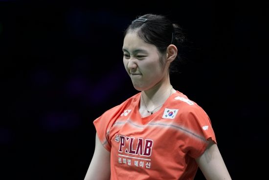 2026 세계배드민턴연맹(BWF) 월드투어 인도네시아 오픈 여자단식 준결승 두 경기가 6일 인도네시아 자카르타의 이스토라 세나얀에서 열리는 가운데 한국의 안세영(세계 1위)과 심유진(세계 26위)이 각기 다른 두 경기에 출전해 결승 티켓을 노린다. 심유진이 오후 2시 세계 3위 야마구치 아카네(일본)와 격돌하며, 경기가 끝나면 곧바로 안세영이 코트에 등장헤 세계 4위 천위페이(중국)와 맞붙는다. 슈퍼 1000 대회에서 한국 선수끼리 결승을 '코리안 더비'로 치를 수 있을지 주목하게 됐다. 신화통신