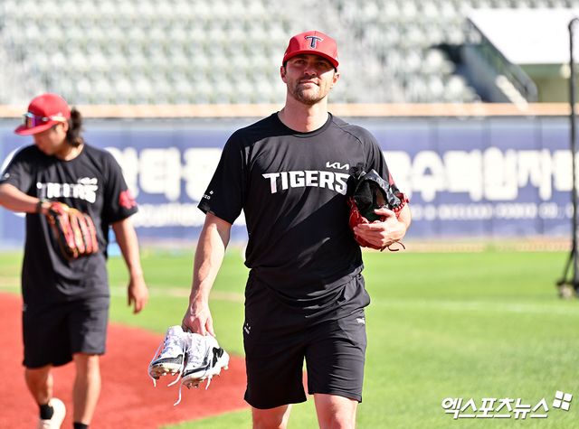 29일 오후 서울 송파구 잠실야구장에서 열리는 '2026 신한 SOL Bank KBO리그' KIA 타이거즈와 LG 트윈스의 경기, KIA 네일이 훈련을 마친 후 더그아웃으로 향하고 있다. 엑스포츠뉴스 DB