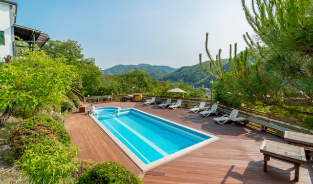 라스뗄라펜션 수영장