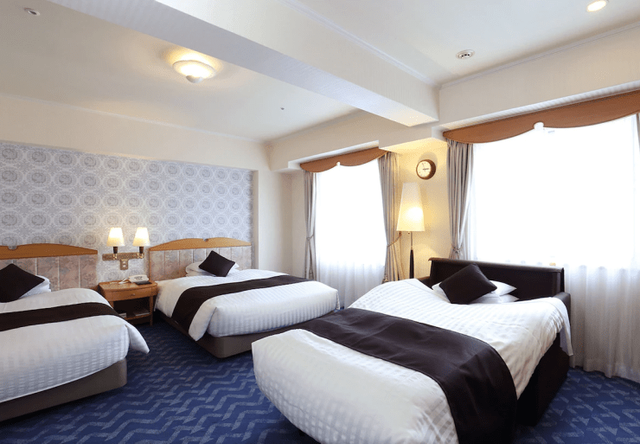 하카타역 근처 호텔, 후쿠오카 지하철 역 근처 호텔, 하카타 호텔, 하카타 시내 호텔, 니시테츠 그랜드 호텔, 일본 다다미 룸, 캐널시티 근처 호텔, 몬토레 후쿠오카, 몬토레 후쿠오카 객실 내부, 호텔 오쿠라 후쿠오카, 더 베이직스 후쿠오카, JR규슈 블러섬 호텔