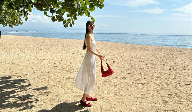 청순함과 세련됨이 공존하는 이미주의 바캉스룩, 해변을 물들이다/사진=이미주 인스타그램