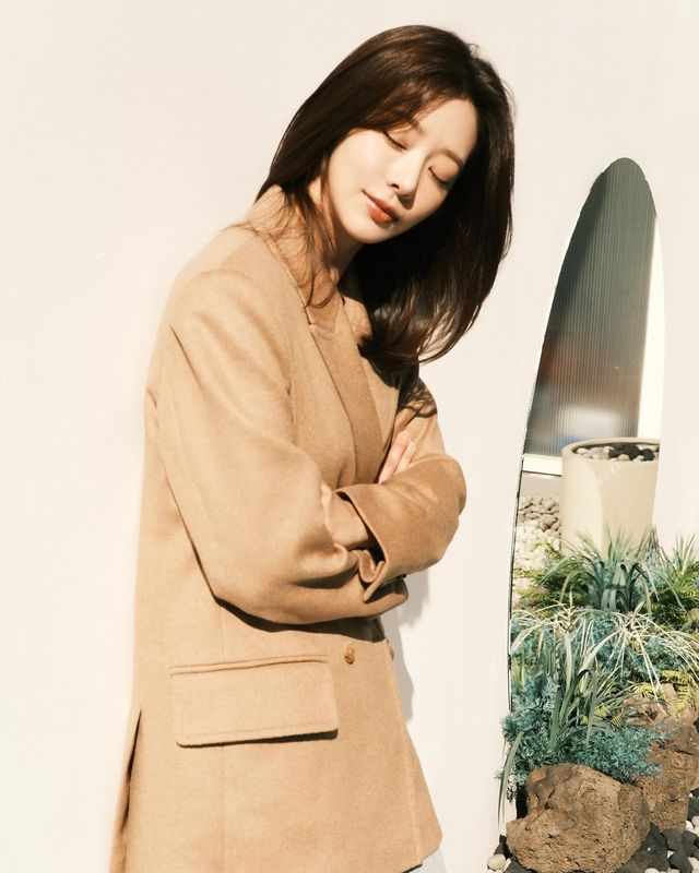 심플함 속에서 빛나는 이주빈의 가을 패션 룩/사진=이주빈 인스타그램