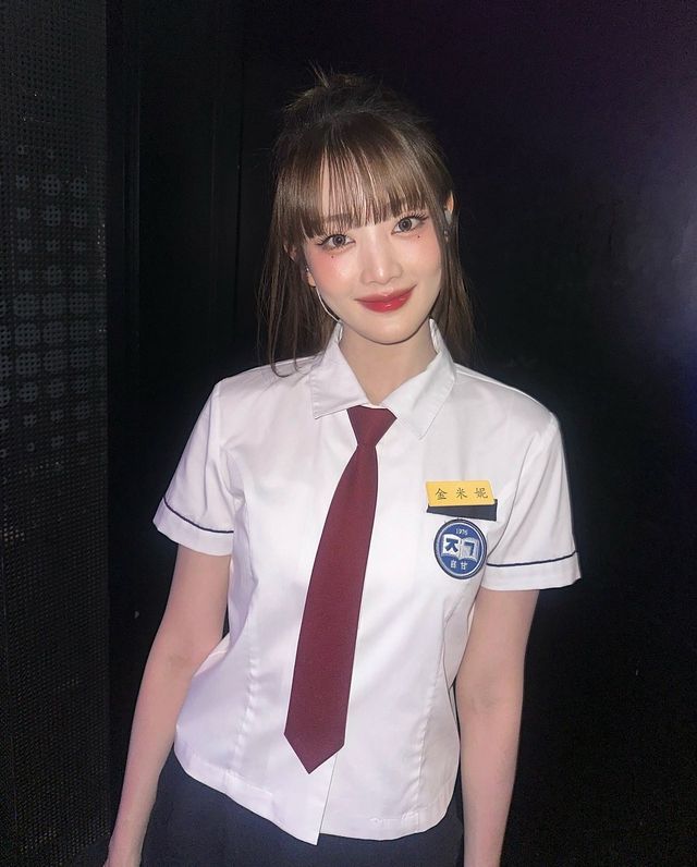 &nbsp;한자로 이름까지... 민니의 교복패션/사진=민니 인스타그램