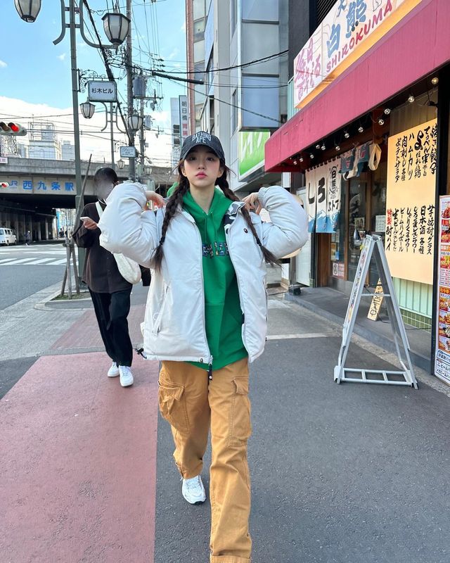 자연스러운 힙한 스타일, 우아 나나의 캐주얼룩/사진=우아 인스타그램