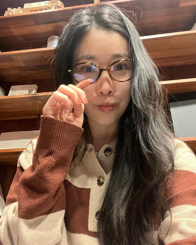 따뜻한 컬러 조합으로 완성한 이해리의 일상 가을 패션@dlgofl85