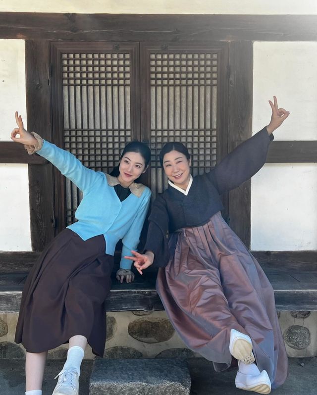 라미란과 신예은의 전통과 현대가 어우러진 스타일링 /사진=라미란 인스타그램