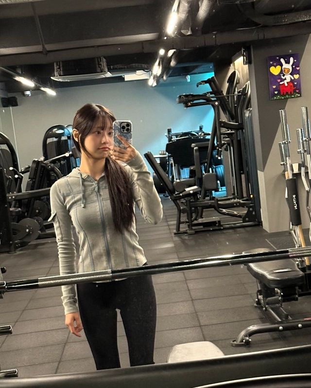 헬스장에서 청초한 매력을 발산하는 츄/사진=츄 인스타그램