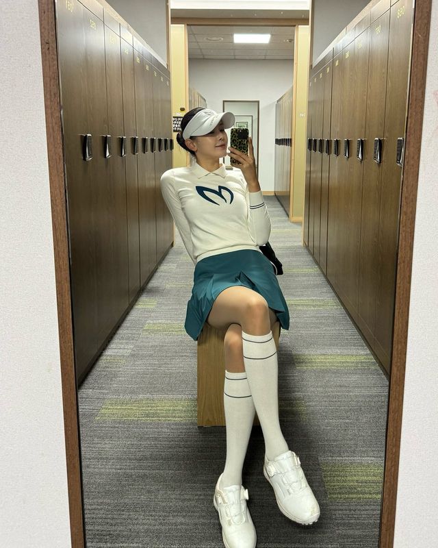 문정현, 세련된 가을 라운드룩으로 ‘필드 여신’ 등극/사진=문정현 인스타그램