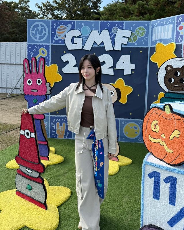 편안하면서도 세련된 흰의 캐주얼룩, 스타일링의 정석을 보여주다/사진=가수 흰 인스타그램