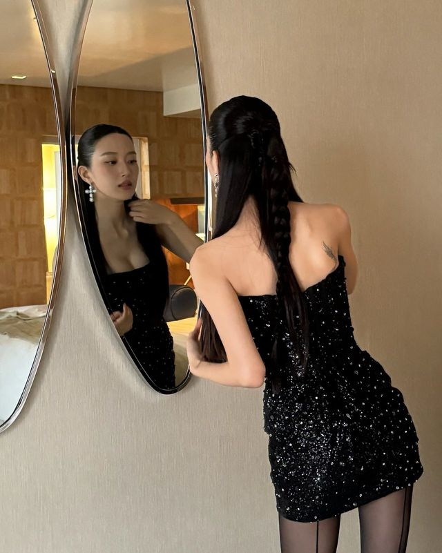 잘록한 허리와 포니테일 헤어로 세련미 UP/사진=문가영 인스타그램