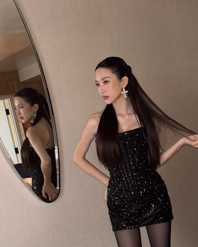 문가영, 시퀸 드레스로 완성한 반짝이는 실루엣/사진=문가영 인스타그램