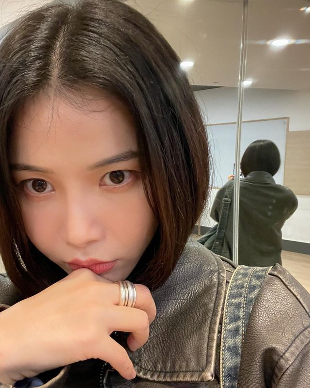 캐주얼하면서도 감각적인 솔라의 스타일링/사진=솔라 인스타그램