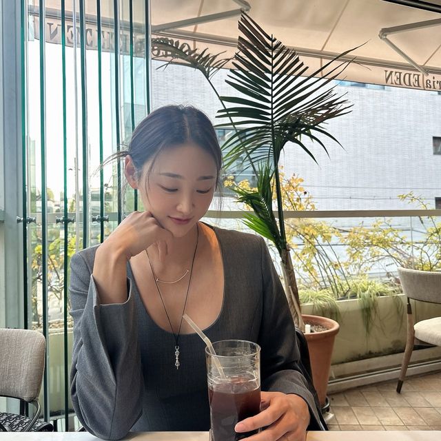 오버사이즈 재킷으로 시크함 UP! 베이비페이스 시은미의 감각적인 스타일링/사진=시은미 인스타그램