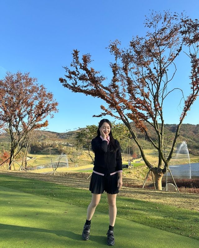 김선신 아나운서, 미니스커트로 완성한 '황금 비율' 골프 룩/사진=김선신 인스타그램