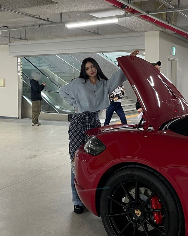 큐리의 꾸안꾸 스타일링…편안하면서도 세련된 룩/사진=큐리 인스타그램