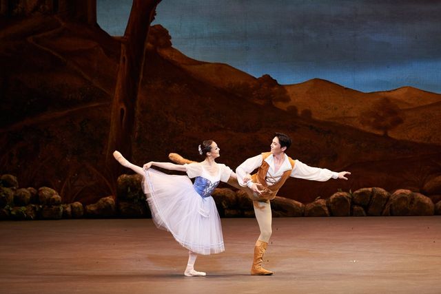 지젤 中(한상이, 간토지 오콤비얀바)-ⓒ Universal Ballet_ Photo by Kyoungjin Kim