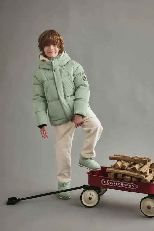 가볍고 볼륨감 있는 핏으로 활동성을 강조한 남아용 패딩 점퍼. /사진=프로젝트 키즈