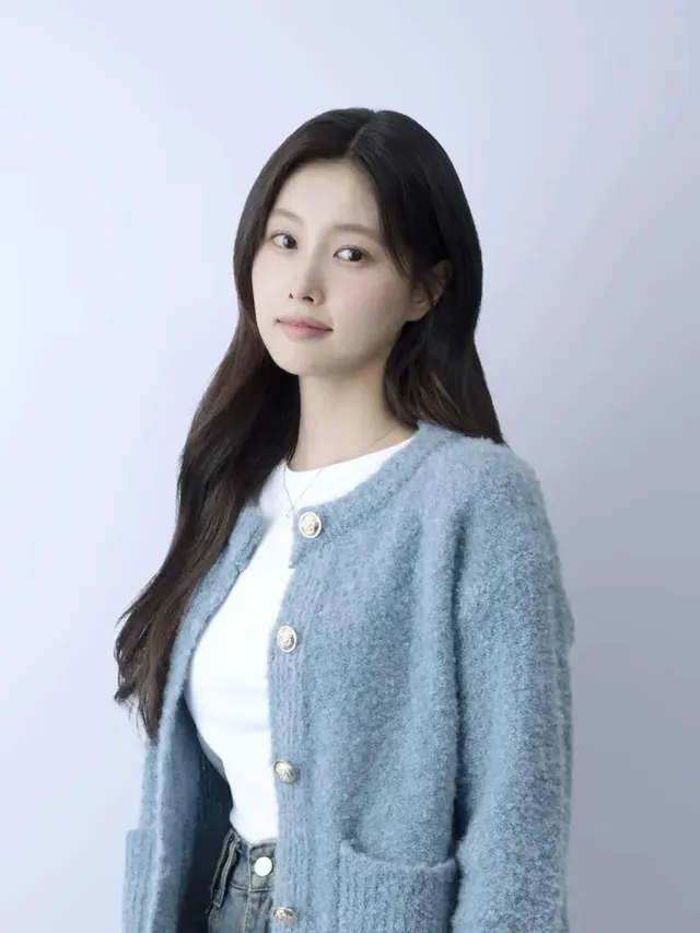 /사진=이즈나, 네이버웹툰 