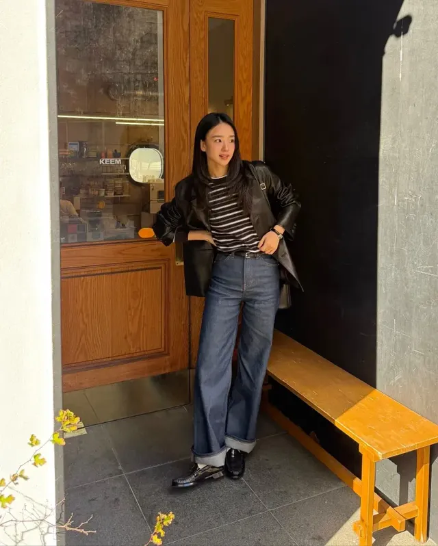  블랙 가죽 재킷과 스트라이프 니트, 롤업 데님으로 완성된 손연재의 센스 넘치는 데일리 시크룩이다. /사진=손연재 인스타그램