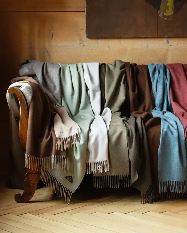 /사진=로로피아나, 2025 홀리데이 기프트 컬렉션 공개