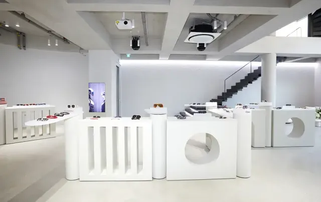 /사진=케어링 아이웨어, SS26 컬렉션 공개… 발렌티노 아이웨어 첫선