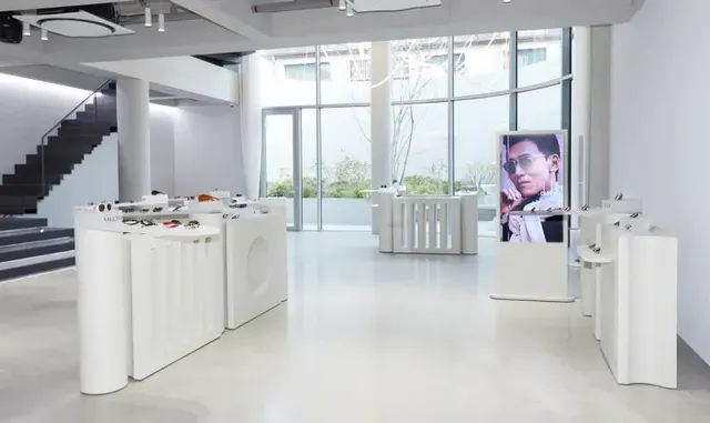 /사진=케어링 아이웨어, SS26 컬렉션 공개… 발렌티노 아이웨어 첫선