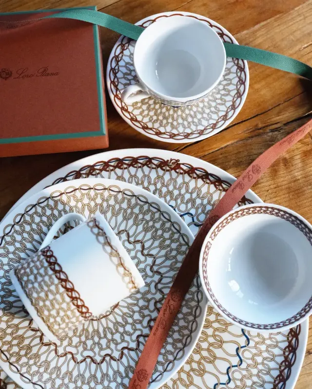 /사진=로로피아나, 2025 홀리데이 기프트 컬렉션 공개