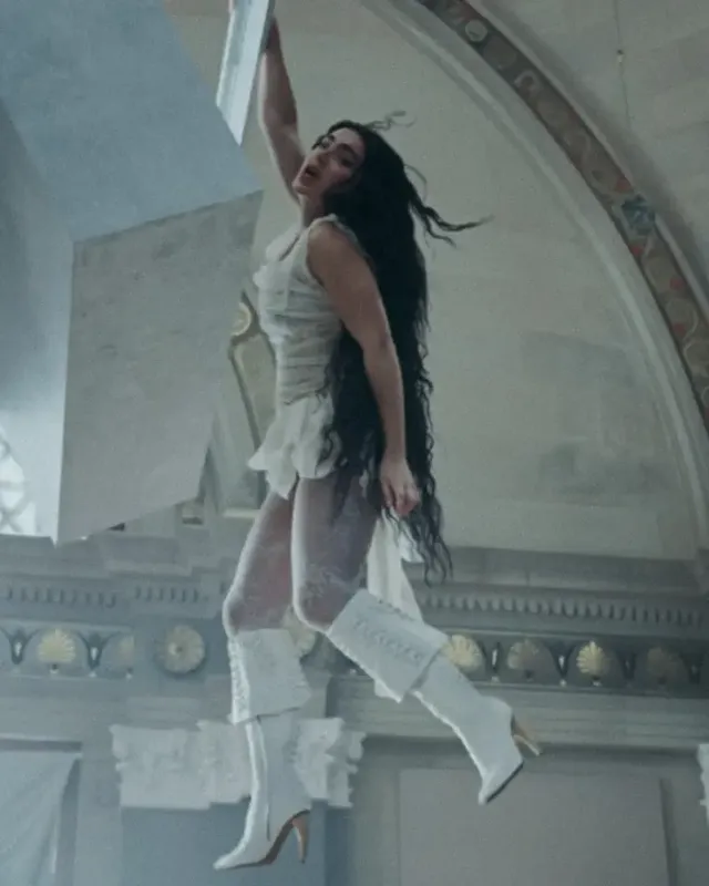 /사진=맥퀸, 셀럽 패션으로 아카이브 재조명