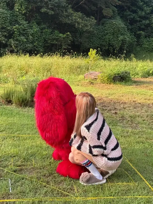  바쁜 일정 속에서도 잠시 힐링의 순간을 만끽하는 우기의 평온한 비주얼. /사진=우기(YUQI) 인스타그램