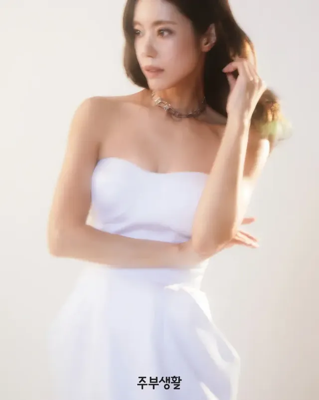 /사진=〈주부생활〉, 배우 이윤지 커버 장식…60주년 위상 재확인