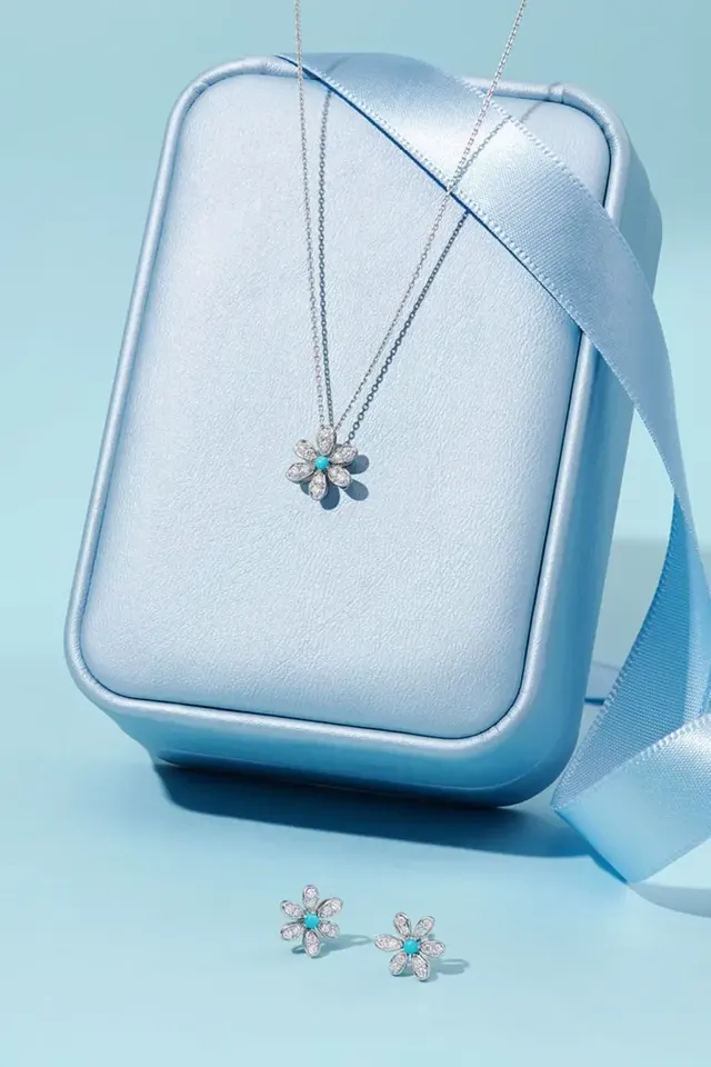 /사진=골든듀, 2025 홀리데이 컬렉션 공개