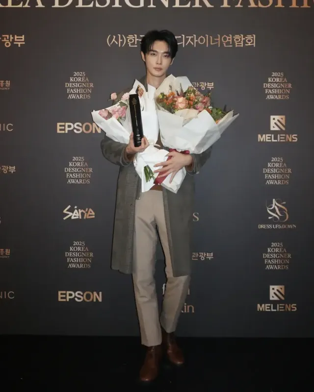 /사진=강희, 한국디자이너패션어워즈 패션모델상 수상