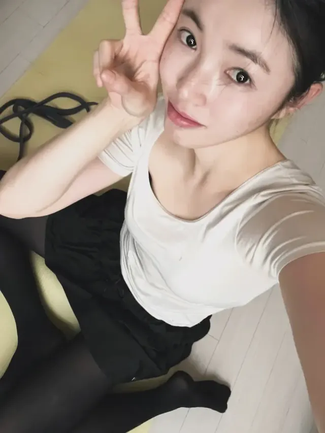  클로즈업된 화면에서 맑은 눈빛과 건강한 윤기가 돋보이는 자연스러운 아름다움을 드러낸다. /사진=유승옥 인스타그램 