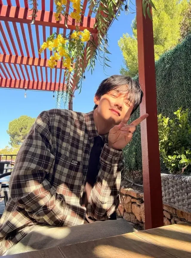 /사진=뷔, 보그 월드 비하인드 공개…글로벌 패션 영향력 입증