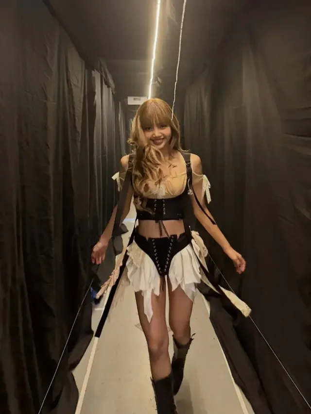 필리핀 무대 뒤에서 여전히 뜨거운 에너지를 발산하는 리사의 모습. /사진=리사 인스타그램