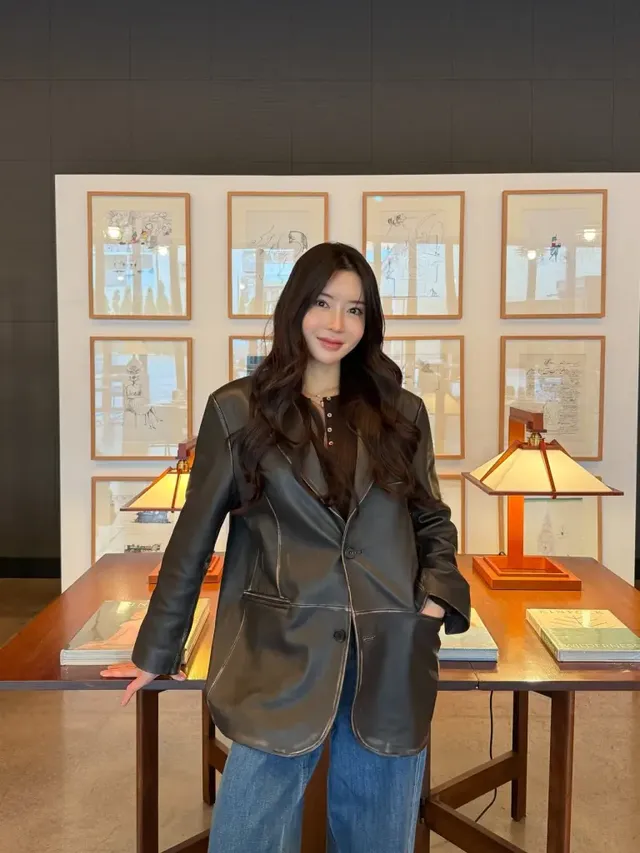 /사진=안신애, 레더 재킷으로 제안한 겨울 미니멀 스타일