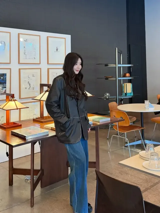 /사진=안신애, 레더 재킷으로 제안한 겨울 미니멀 스타일