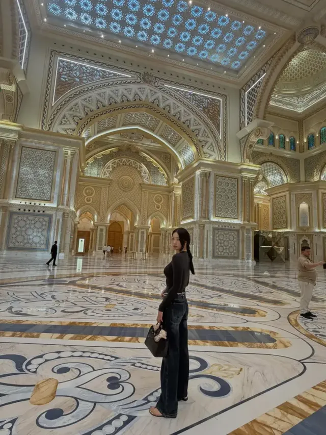 /사진=유현주, 미니멀 올블랙 스타일로 선보인 우아함